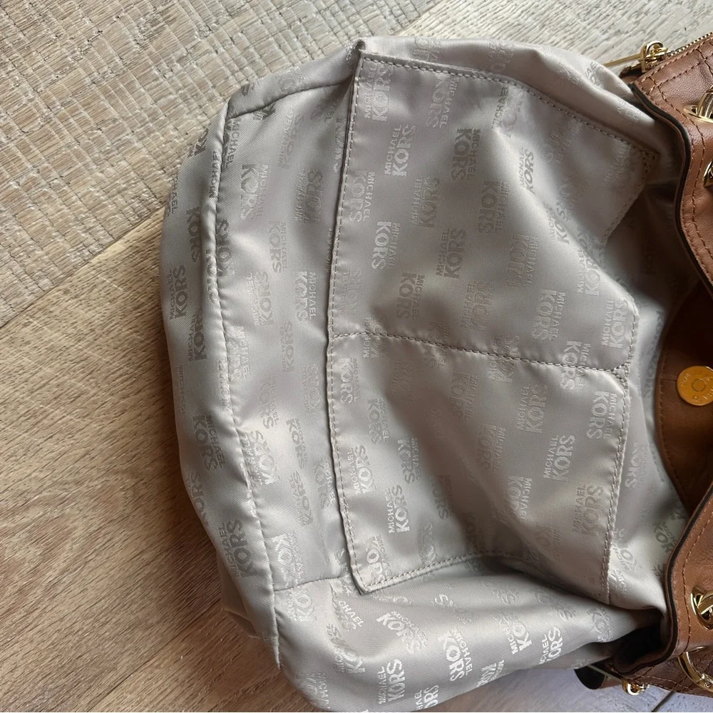 Michael Kors Moxley bag - Picture 6 of 11